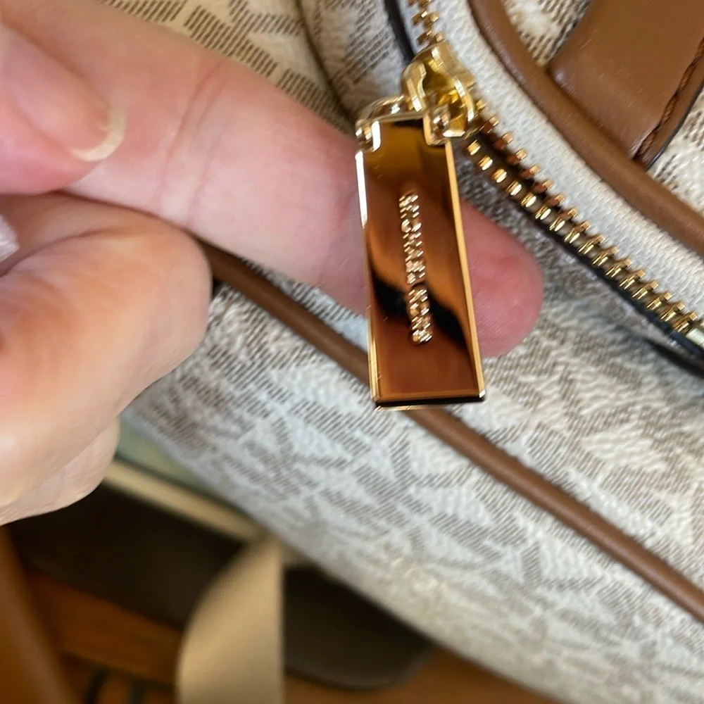 🌟HOST PICK🌟Stunning NWT Michael Kors Cream and Tan Backpack - Picture 9 of 10